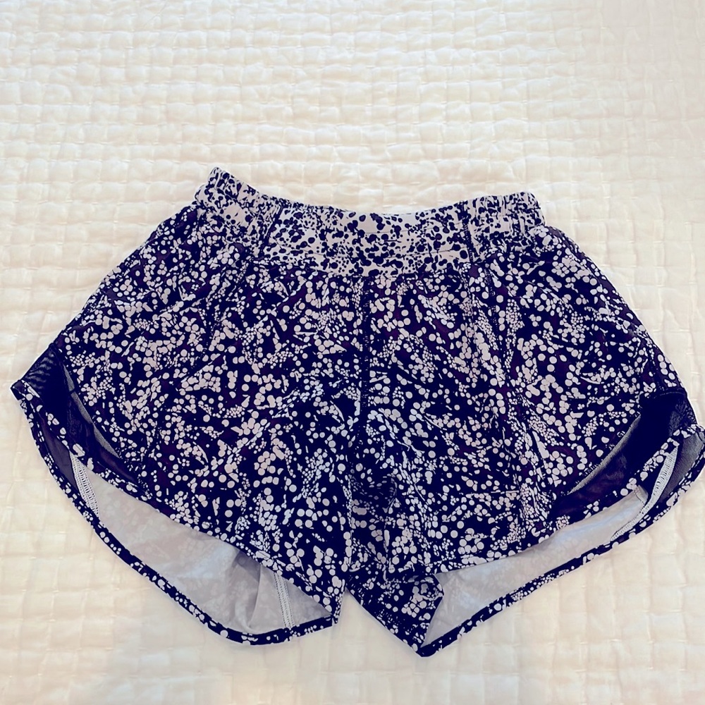 Lululemon low-rise hotty hot lined shorts. Size 4, 4 inch inseam